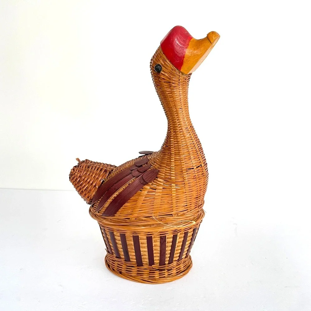Vintage‎ 80s Goose Pinestraw Basket Hand Woven Wicker Figural Bird Decor Lidded